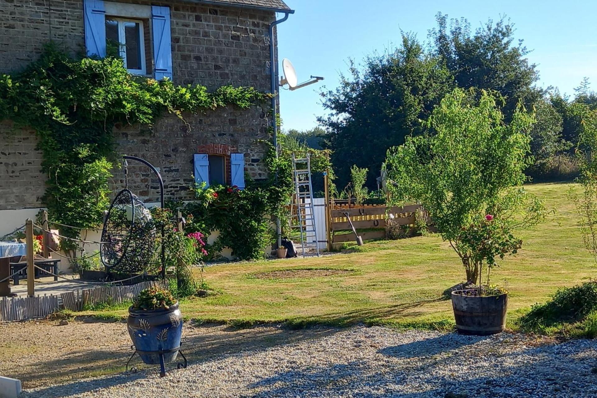 Mortain-Bocage - 2-Bed Wisteria Cottage - Sleeps 4 Notre-Dame-du-Touchet Exterior foto